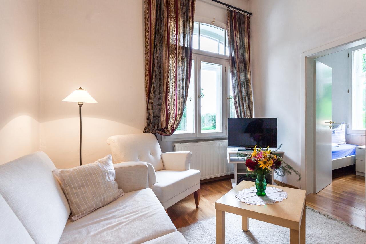 Gaestehaus Villa Rose Durrrohrsdorf ภายนอก รูปภาพ