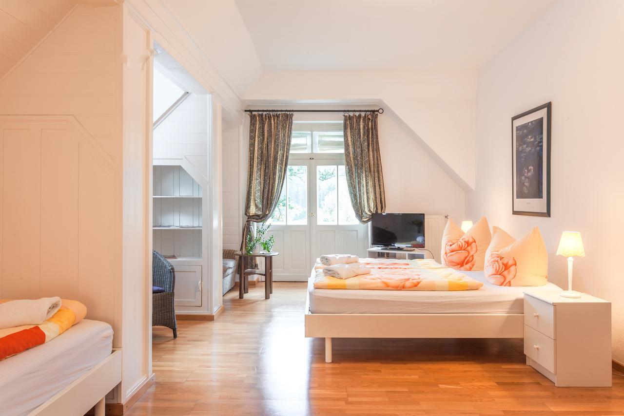 Gaestehaus Villa Rose Durrrohrsdorf ภายนอก รูปภาพ